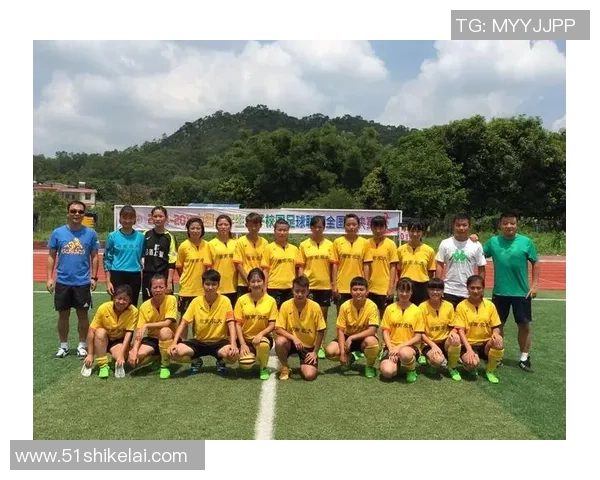 赛后分析：重庆足球队与武汉足球队的表现与状态对比探讨